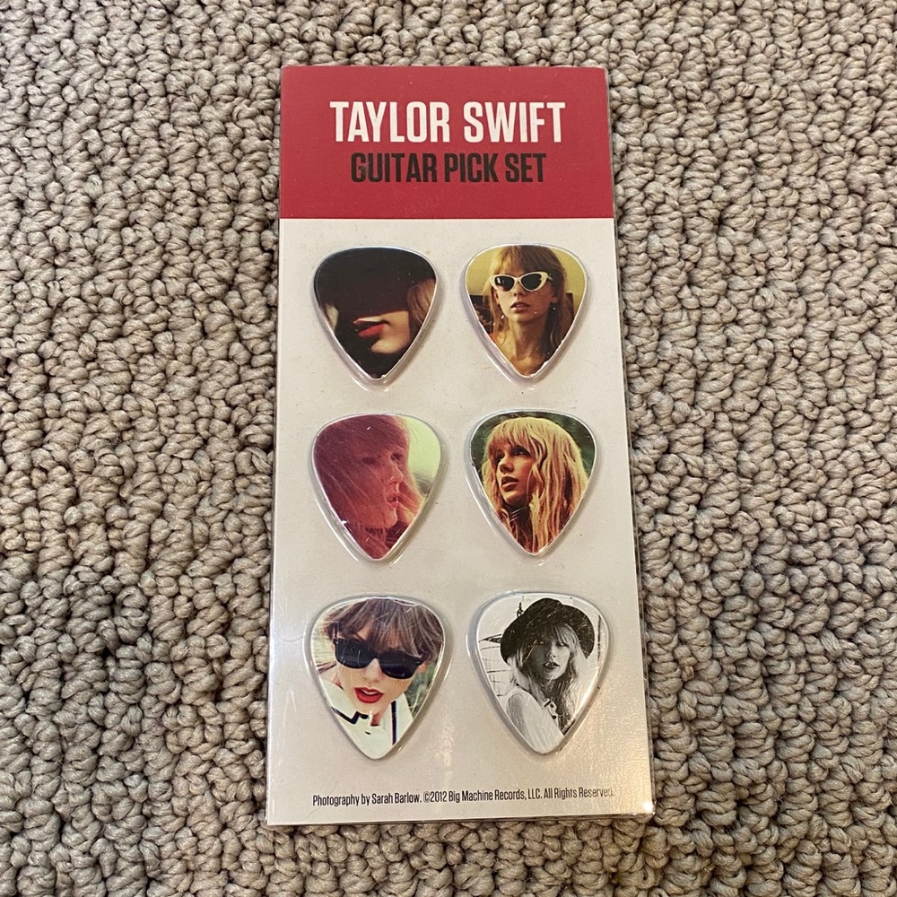 Taylor Swift Red Guitar Pick Set